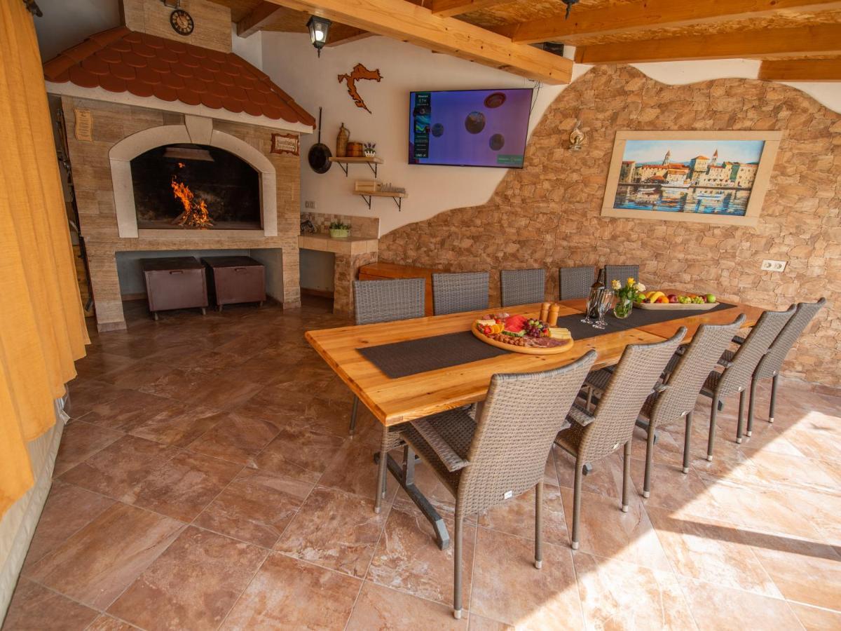 Beautiful Holiday Home "Villa Luka" Kaštel Štafilić Exterior foto