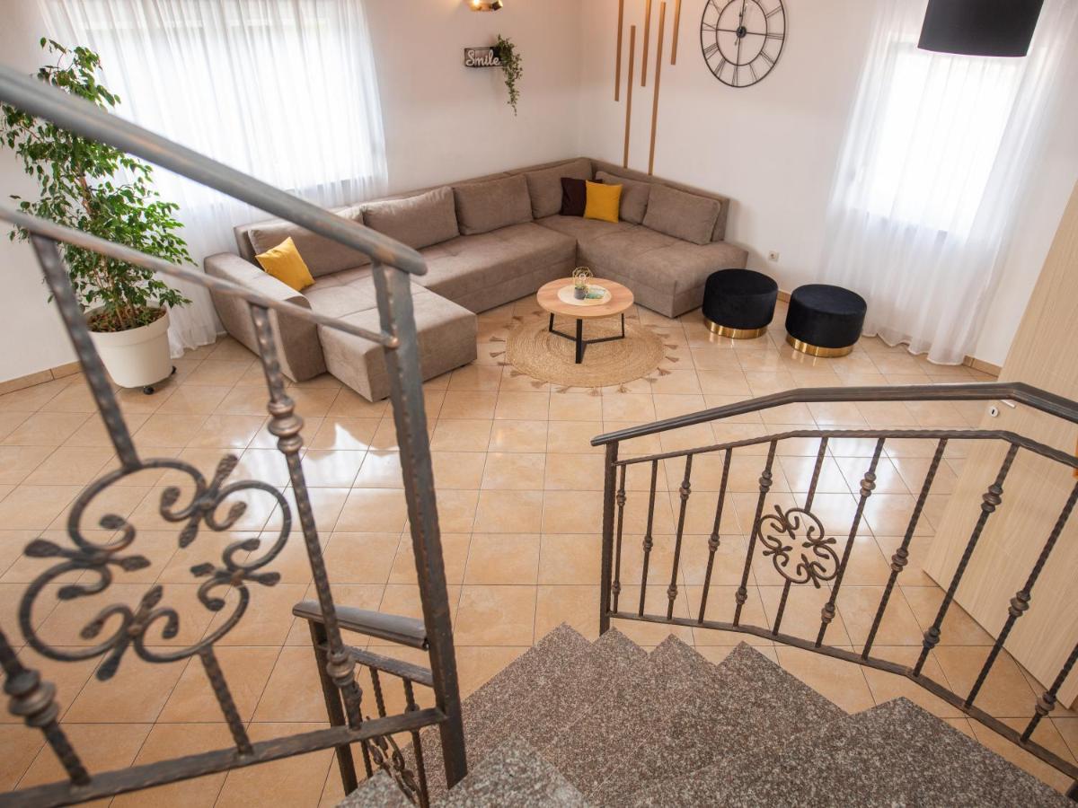 Beautiful Holiday Home "Villa Luka" Kaštel Štafilić Exterior foto