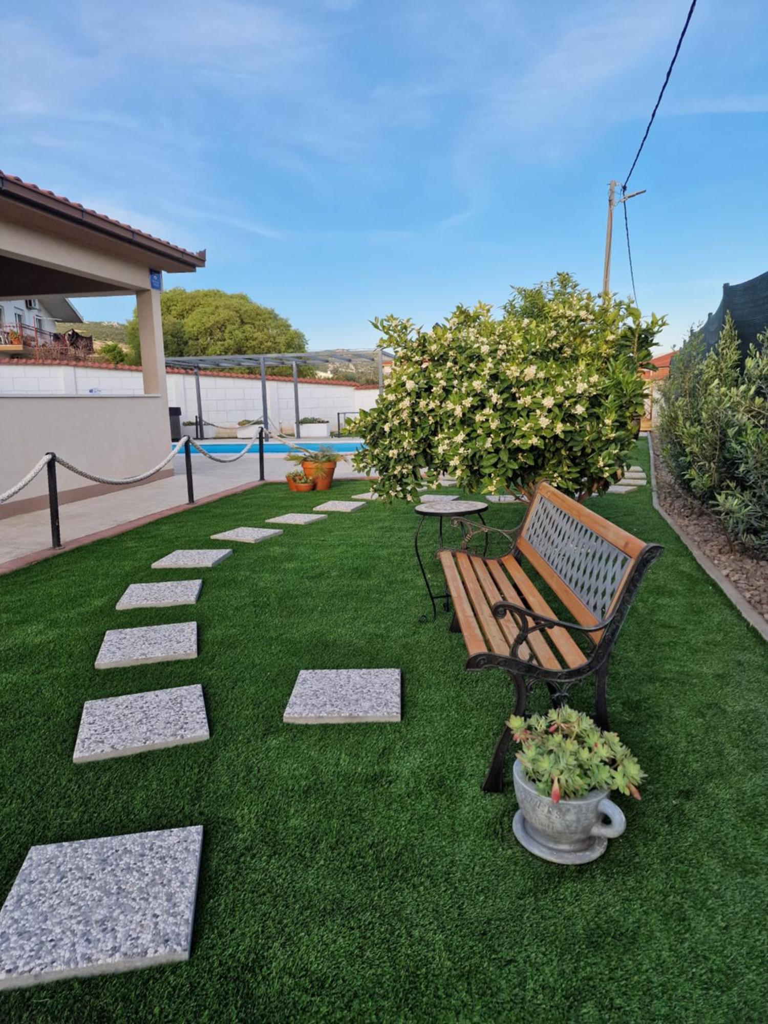 Beautiful Holiday Home "Villa Luka" Kaštel Štafilić Exterior foto
