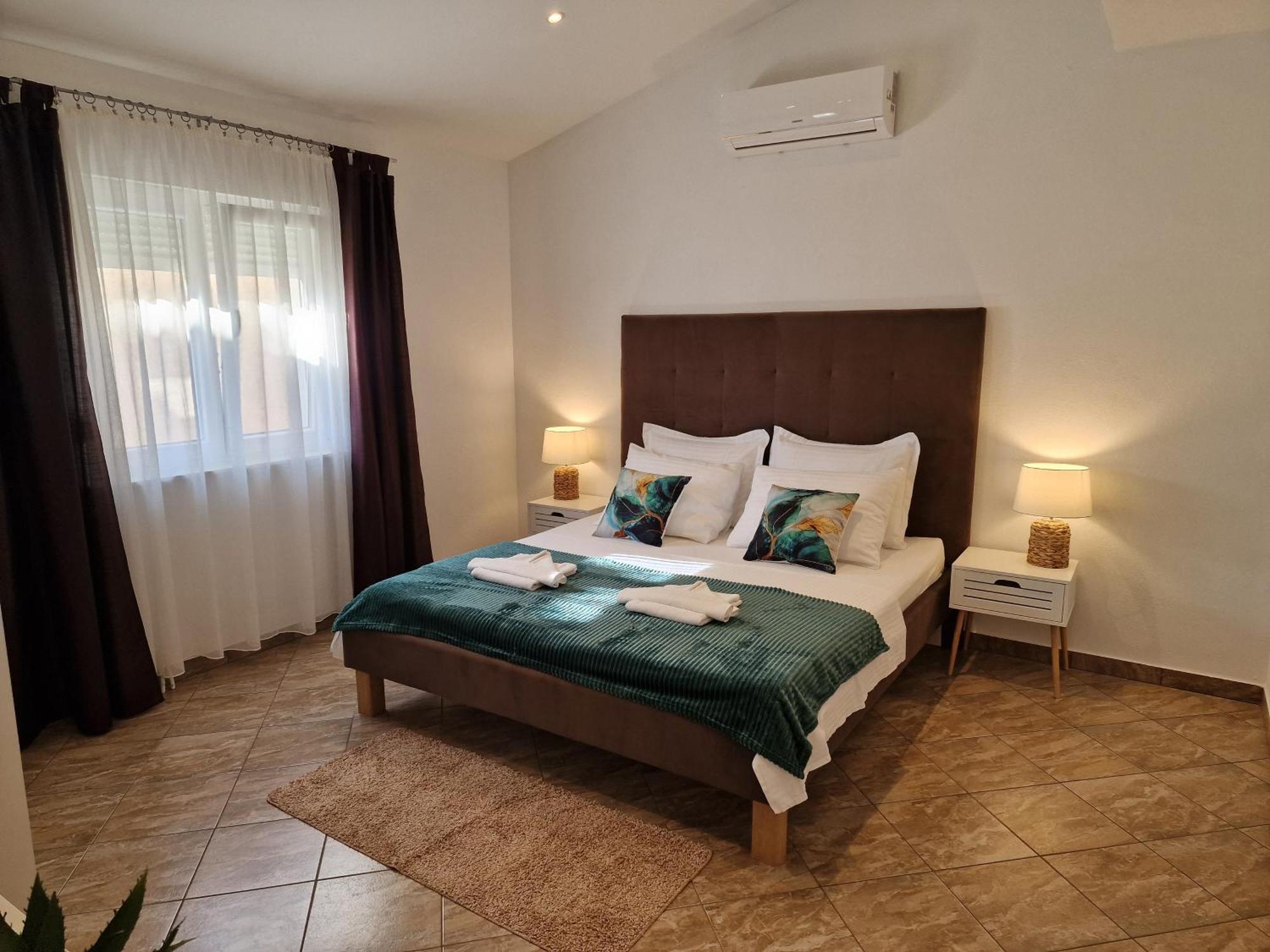 Beautiful Holiday Home "Villa Luka" Kaštel Štafilić Exterior foto